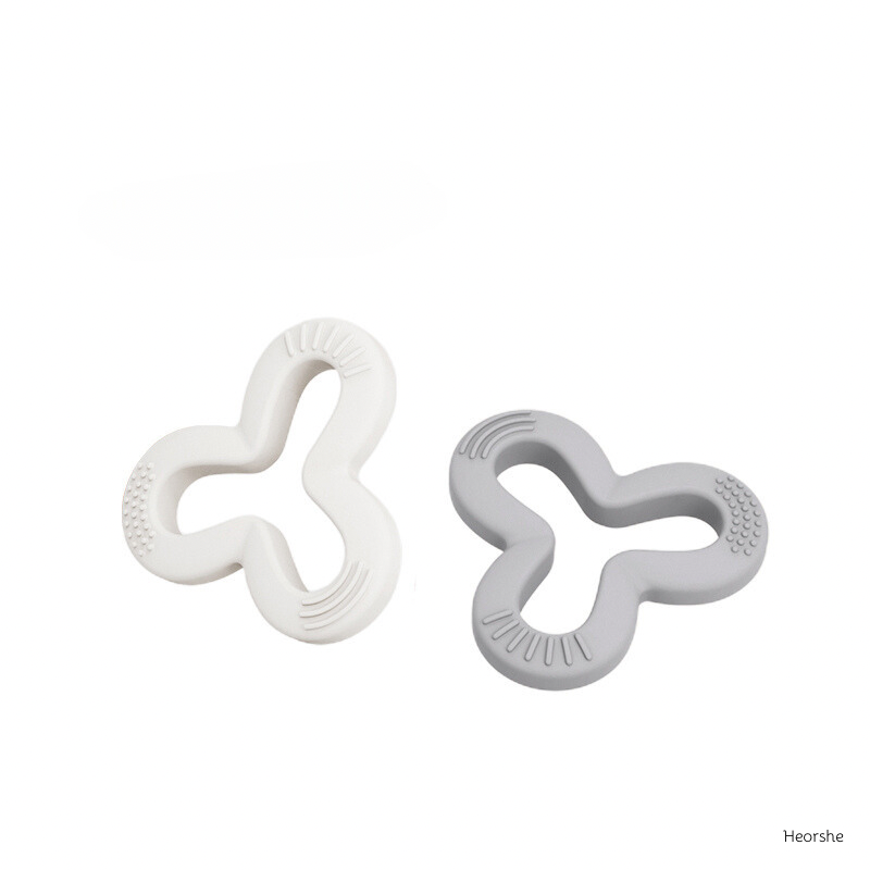 Anneau de dentition en forme de trèfle