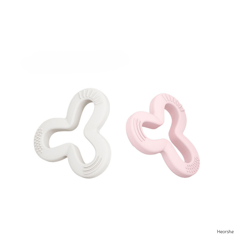 Anneau de dentition en forme de trèfle