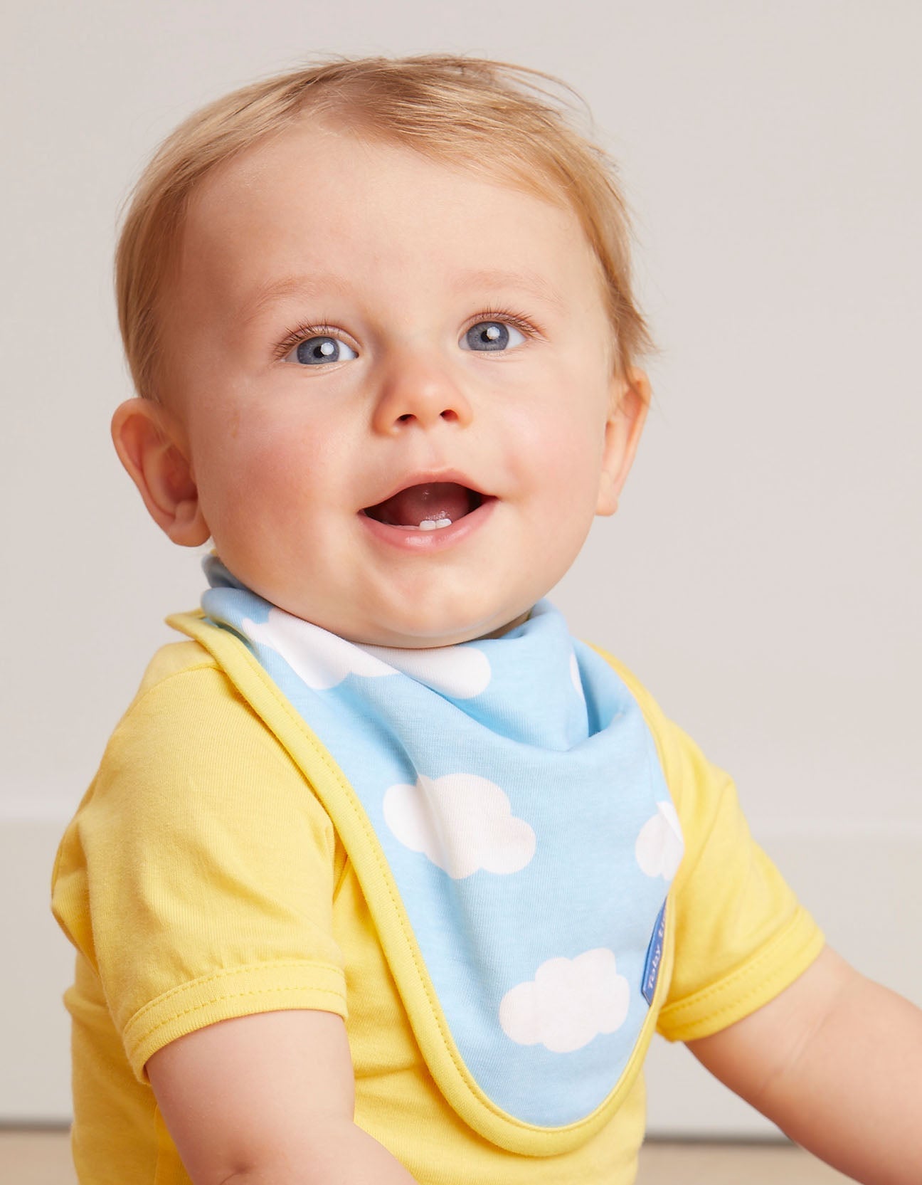 Babydecke aus Bio-Baumwolle mit Wolkendruck