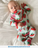 Baby-Geschenkset aus Bio-Baumwolle mit Strampler, Mütze und Body mit Erdbeermuster