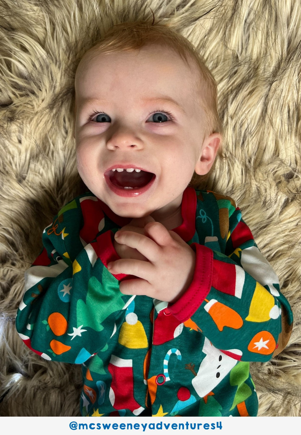 Coffret cadeau bébé en coton bio avec barboteuse, bonnet et body à imprimé ours de Noël